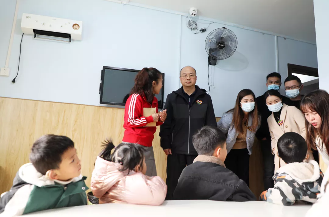 貴陽西南國際商貿(mào)城暖冬捐贈公益行，叩響聾兒無聲世界