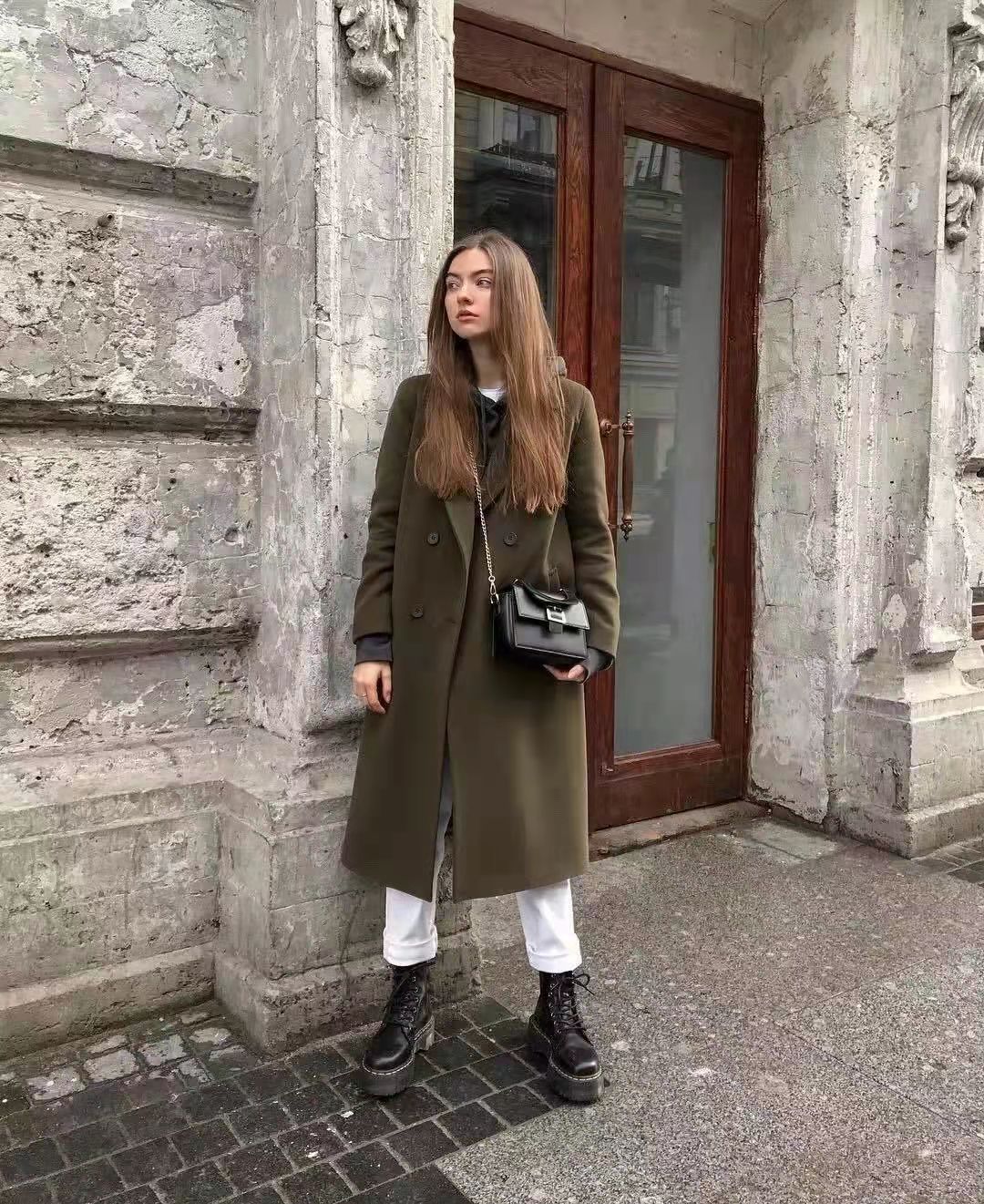 適合秋冬穿搭的三種鞋子，保暖高級不挑人，隨便搭配都時尚有型