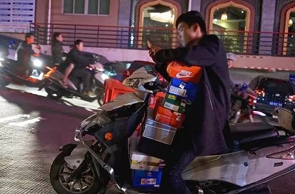 廠貨、A貨、仿貨、原單、裁片鞋等等，現(xiàn)在看來都只是叫法不同的假貨而已