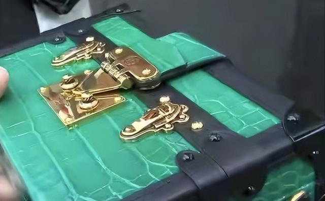 得物上買(mǎi)的包包是正品嗎（得物上的包都是正品嗎）