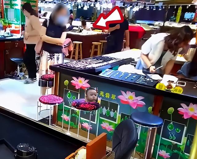 珠寶柜臺(tái)定制公司，廣州珠寶定制？