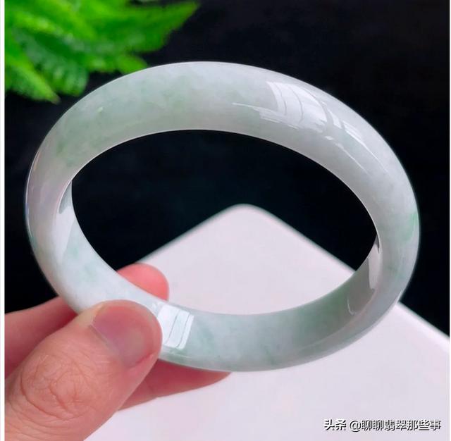 翡翠手鐲批發(fā)價(jià)格翡翠手鐲定陶長(zhǎng)春子批發(fā)價(jià)格，翡翠手鐲批發(fā)價(jià)及圖片？