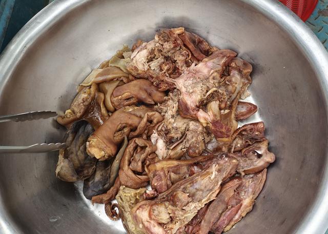 熟食店豬頭肉賣(mài)多少錢(qián)一斤，熟豬頭肉批發(fā)5元一斤多少