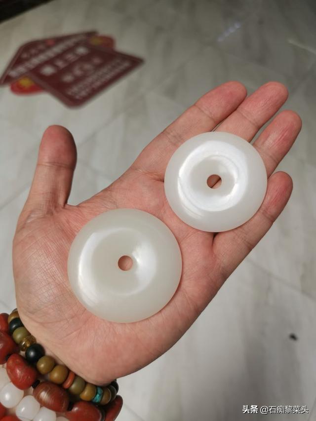 文玩手串在哪里進貨，文玩配飾批發(fā)進貨渠道