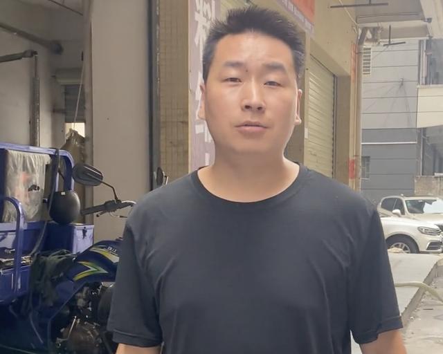服裝批發(fā)5元到15元男短袖，服裝批發(fā)5元到15元中老年