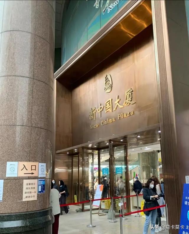 中高檔女裝貨源批發(fā)，女裝中高檔拿貨批發(fā)網(wǎng)