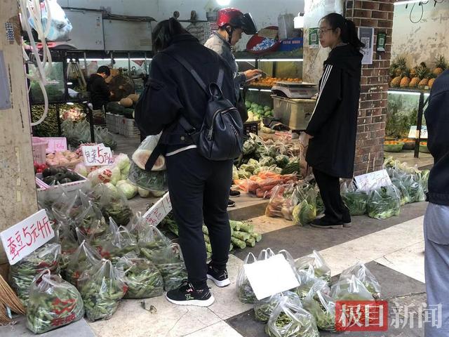 2-10元店貨源批發(fā)衣服，2-10元店貨源批發(fā)哪里批發(fā)便宜