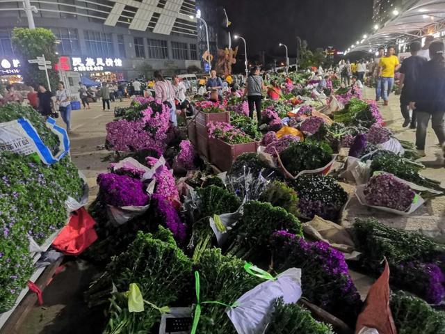 成都批發(fā)鮮花市場(chǎng)進(jìn)貨渠道在哪里，成都鮮花進(jìn)貨渠道？