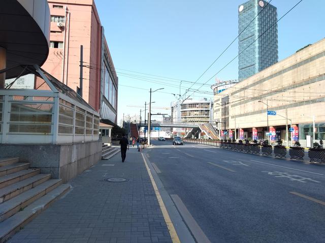 上海服裝批發(fā)市場在哪里，上海服裝批發(fā)市場在哪里最好？