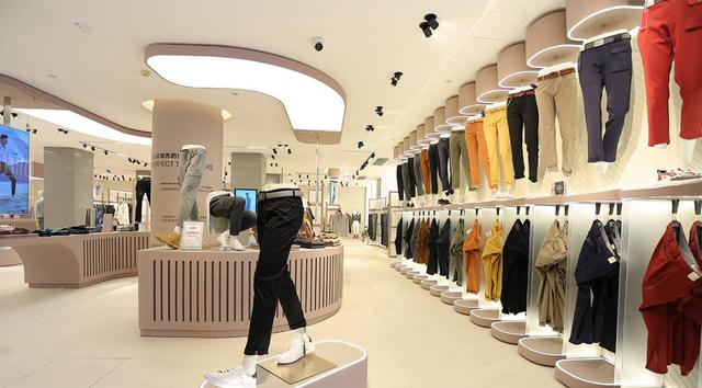 服裝批發(fā)貨源大市場在哪里，服裝批發(fā)市場貨源？