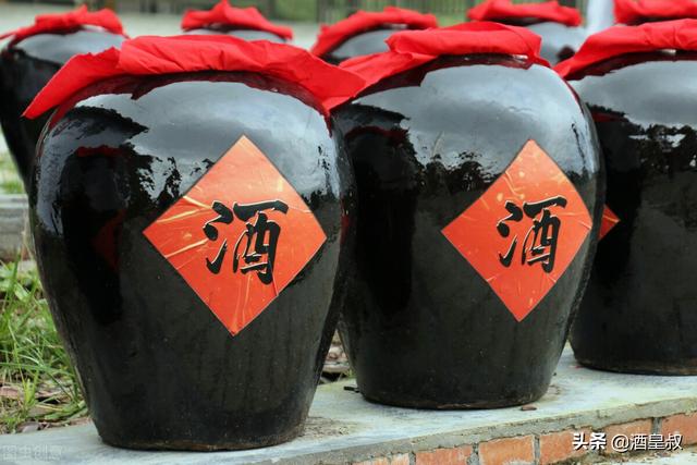 100斤酒壇子批發(fā)價格查詢，100斤酒壇子價格？