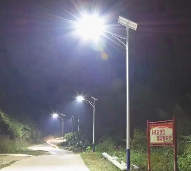批發(fā)太陽能路燈廠家直銷，批發(fā)太陽能路燈廠家聯(lián)系電話？