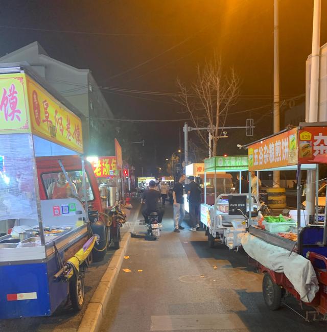 地攤淀粉腸在哪里批發(fā)余姚，淀粉腸應(yīng)該去哪里批發(fā)？