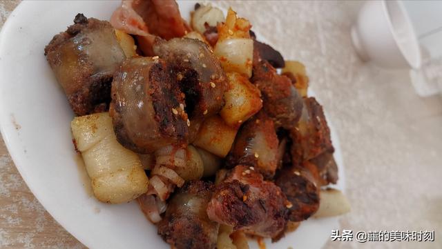 大街賣的淀粉腸什么做的，淀粉腸超市有賣嗎？