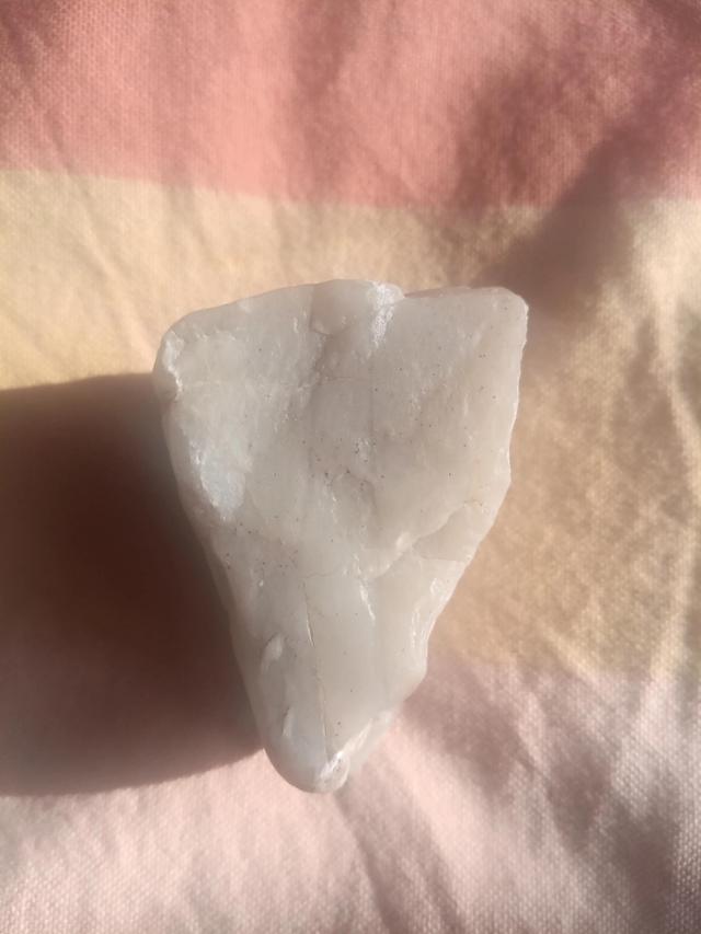 東陵玉手鐲批發(fā)圖片價格，東陵玉手鐲圖片和價格？