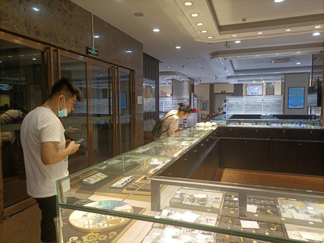 哪里有純銀飾品批發(fā)的，純銀飾品批發(fā)一般在什么價格？