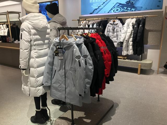 羽絨服批發(fā)哪里最便宜質(zhì)量好的，羽絨服哪里的好又便宜？