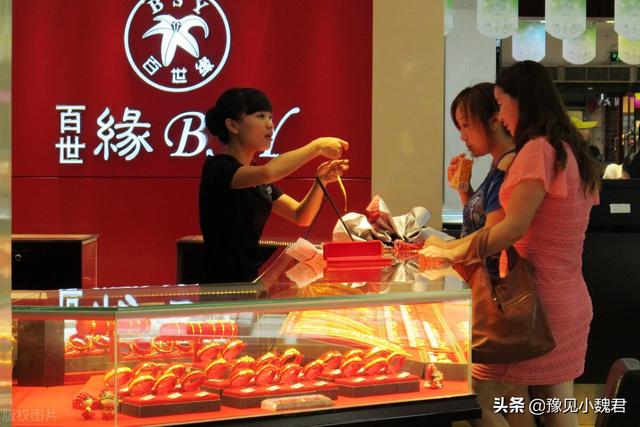 廣東飾品批發(fā)市場(chǎng)進(jìn)貨渠道在哪里，廣州飾品批發(fā)市場(chǎng)進(jìn)貨渠道？