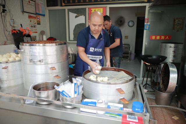 早餐店的包子哪里進(jìn)貨的，早餐店的包子哪里進(jìn)貨的多？