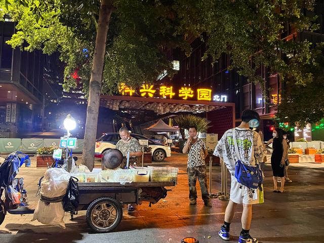 深圳十大夜市地攤一個月多少利潤，深圳十大夜市地攤一個月多少工資？