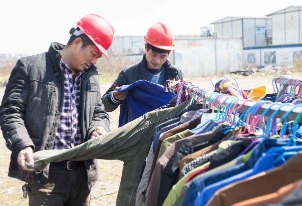 義烏5一10元服裝批發(fā)，義烏10元棉襖批發(fā)市場？