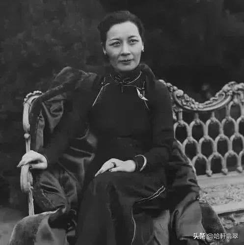 翡翠手鐲批發(fā)市場(chǎng)在哪里進(jìn)貨，翡翠手鐲在哪里有批發(fā)市場(chǎng)價(jià)格？
