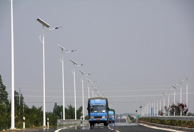 路燈批發(fā)市場廠家，路橋路燈批發(fā)市場？