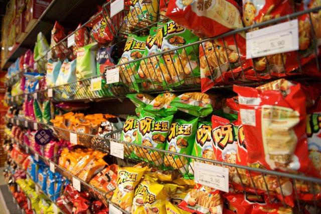 零食批發(fā)一手貨源廠家，零食進(jìn)貨批發(fā)網(wǎng)站？