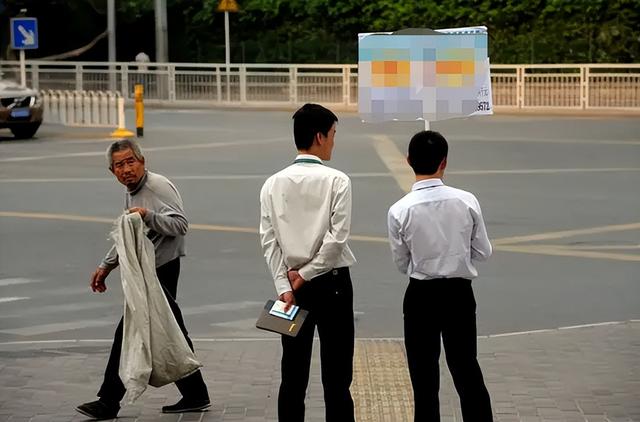 銀行渠道專員是做什么的，保險(xiǎn)公司渠道專員是做什么的？