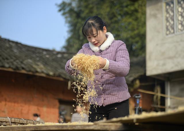 女鞋貨源網(wǎng)店代發(fā)貨，女鞋貨源網(wǎng)店代發(fā)貨是真的嗎？