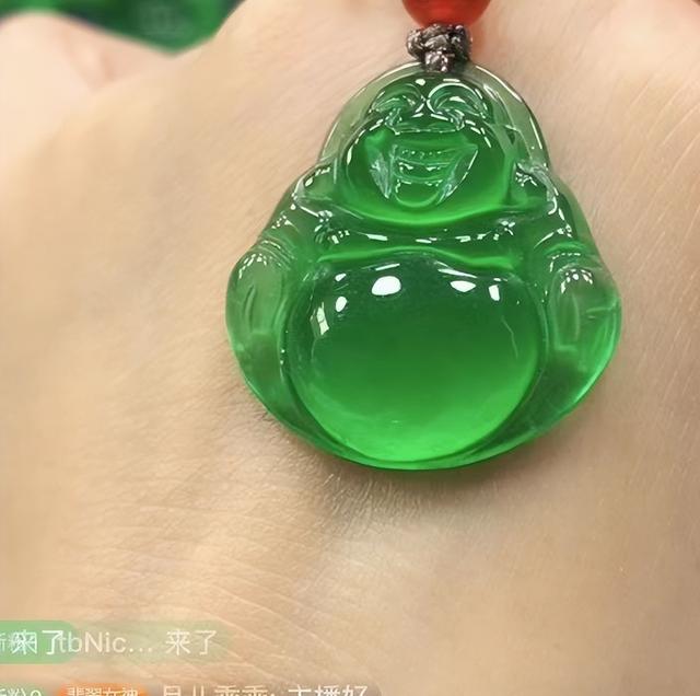 國(guó)內(nèi)翡翠一手貨源在哪里，阿里巴巴翡翠批發(fā)？