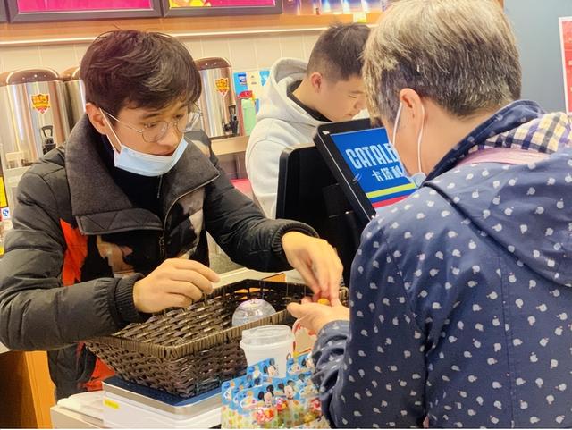 進口食品批發(fā)網(wǎng)的貨源在哪里找到，進口食品批發(fā)網(wǎng)的貨源在哪里查？