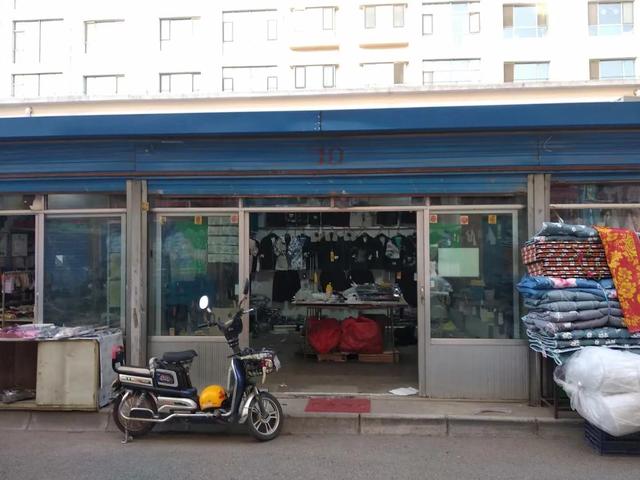 阿里巴巴做服裝批發(fā)怎么樣，服裝實(shí)體店在阿里巴巴進(jìn)貨現(xiàn)實(shí)嗎？