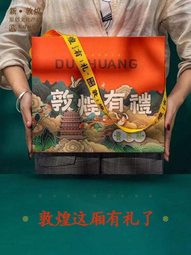 過年送啥禮？故宮推限定彩妝盒、大英博物館“最火的貓”變身“五福臨萌”……__我們的年味兒