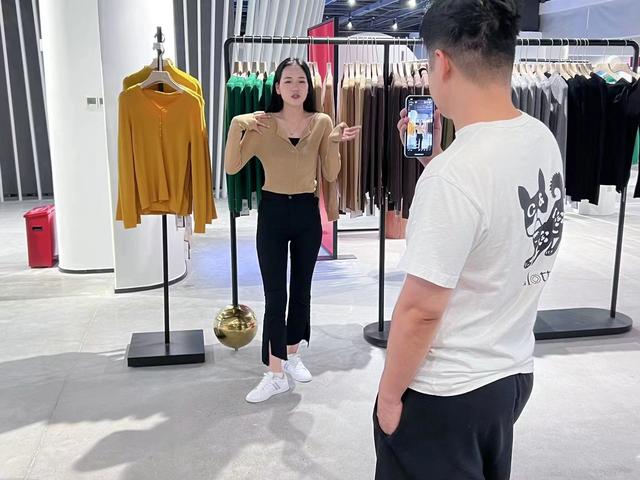 淘寶直播賣衣服貨源，淘寶直播賣衣服貨源怎么解決？