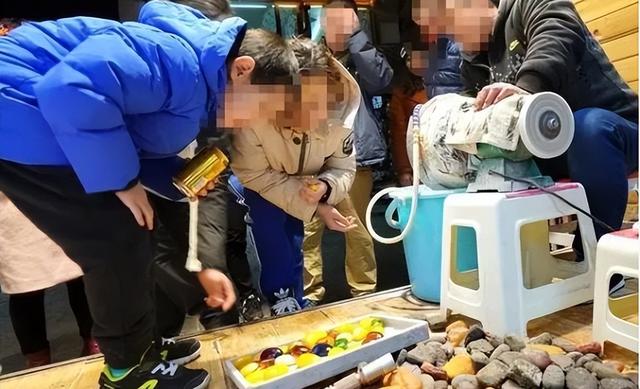 淘寶拼多多熱銷(xiāo)黑散珠貨源拿貨是真的嗎，拼多多貨源是真的假的？