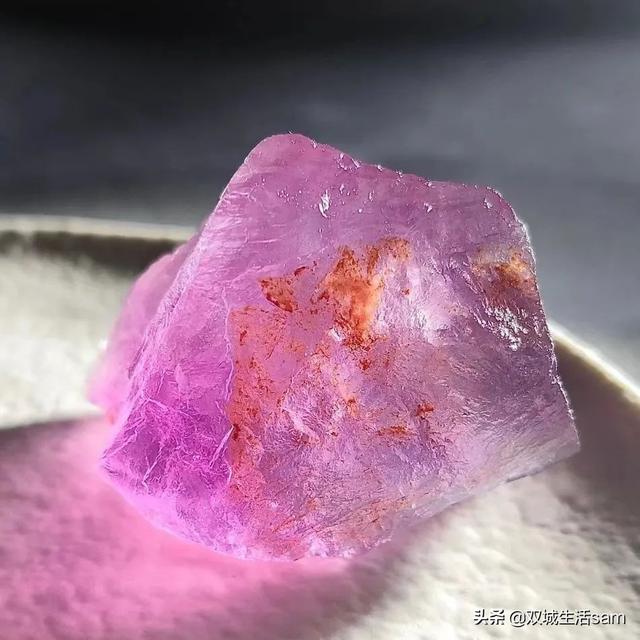 果凍般的螢石礦標(biāo)，想來(lái)咬一口嗎？