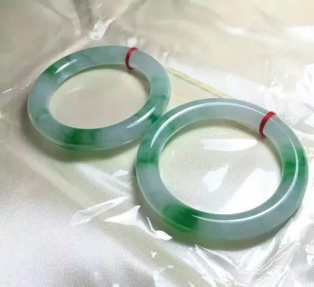 微商翡翠照片實(shí)物對(duì)比，微商賣(mài)翡翠？