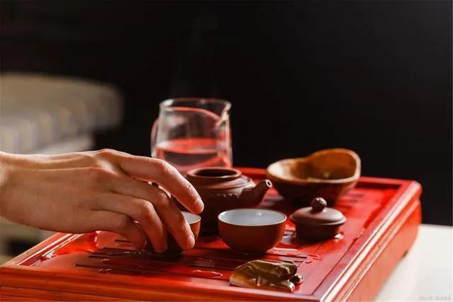 為啥在網(wǎng)上買的茶葉比實(shí)體店便宜這么多？靠譜嗎？聽懂行的怎么說