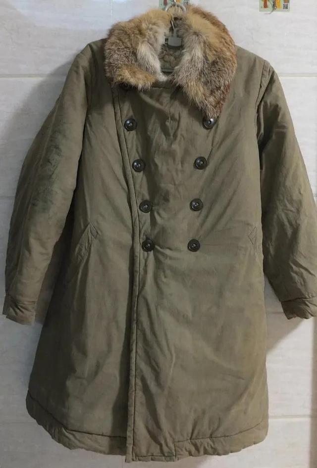 淘寶拼多多熱銷校尉大衣貨源拿貨是真的嗎，淘寶買的衣服拼多多發(fā)的貨？