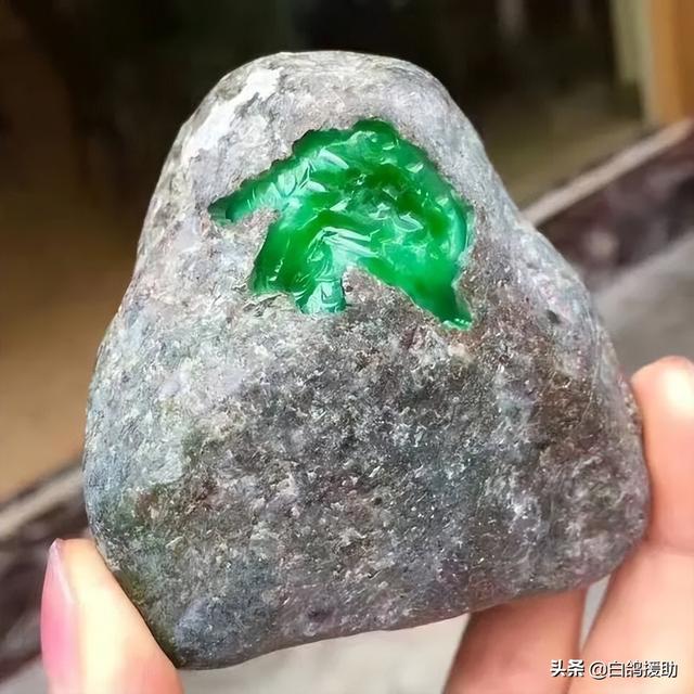 拼多多買的翡翠原石是真的嗎，拼多多瑪瑙原石是真的嗎？