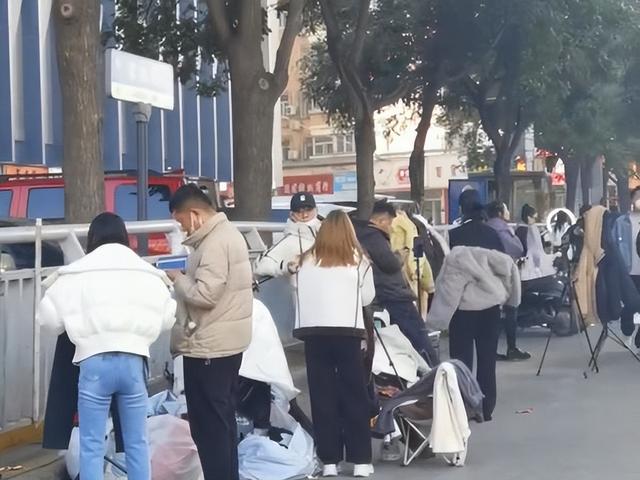 鄭州網(wǎng)店貨源批發(fā)市場(chǎng)在哪里，鄭州網(wǎng)店貨源批發(fā)市場(chǎng)在哪里??？