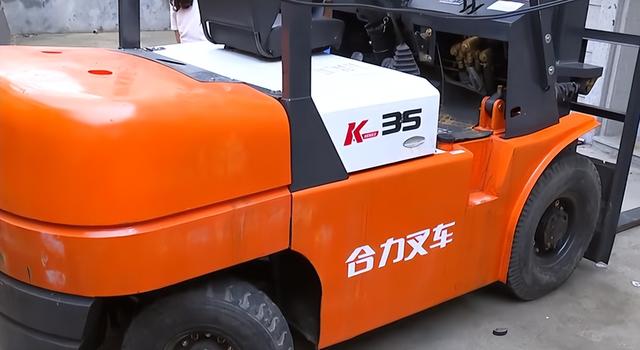 手動叉車?yán)浐苜M力嗎，手動叉車?yán)浀恼_使用方法？