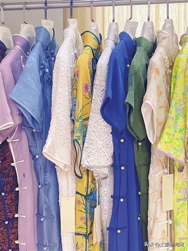 服裝廠家直接拿貨，工作服廠家聯(lián)系方式？
