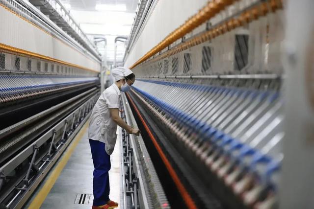 想做服裝怎么聯(lián)系工廠，做外貿(mào)用什么軟件找客戶？