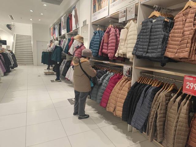 千仞崗羽絨服官方旗艦店女式新款，千仞崗？